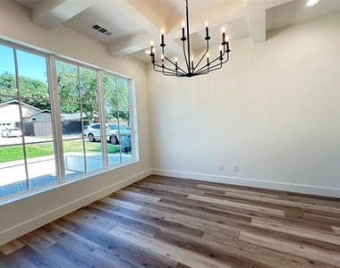 3908 Rochelle Drive - Photo Thumbnail 3