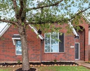 205 Tonto Street - Photo Thumbnail 15