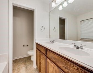 205 Tonto Street - Photo Thumbnail 11