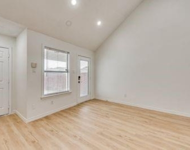 205 Tonto Street - Photo Thumbnail 5