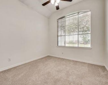 205 Tonto Street - Photo Thumbnail 8