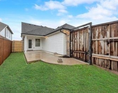 205 Tonto Street - Photo Thumbnail 13