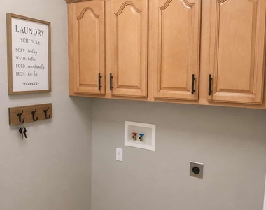 8773 W Dahlia Drive - Photo Thumbnail 10