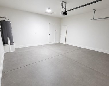 8773 W Dahlia Drive - Photo Thumbnail 12
