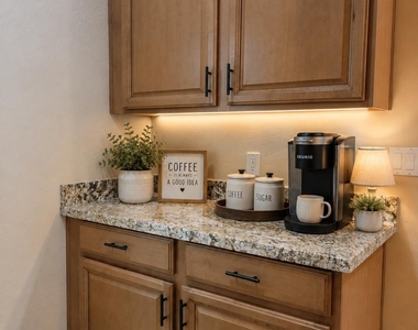 8773 W Dahlia Drive - Photo Thumbnail 6