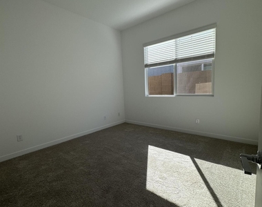 3173 W Peak View Road - Photo Thumbnail 19