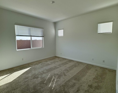 3173 W Peak View Road - Photo Thumbnail 8