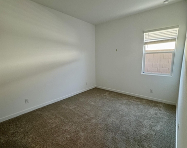 3173 W Peak View Road - Photo Thumbnail 12