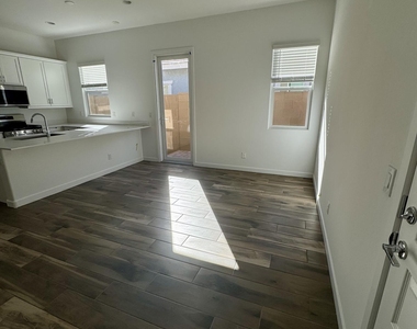 3173 W Peak View Road - Photo Thumbnail 16