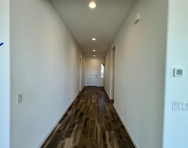 3173 W Peak View Road - Photo Thumbnail 5