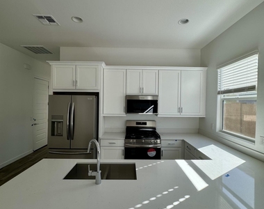 3173 W Peak View Road - Photo Thumbnail 17