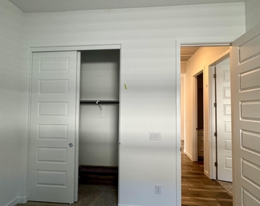 3173 W Peak View Road - Photo Thumbnail 11
