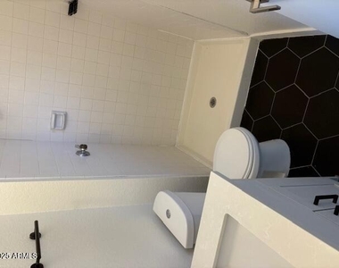 3587 W Boston Street - Photo Thumbnail 8