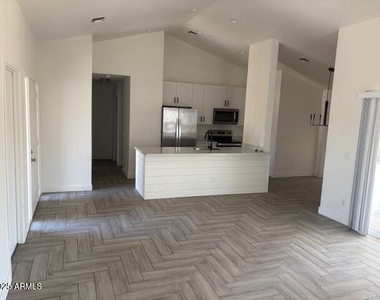 3587 W Boston Street - Photo Thumbnail 5