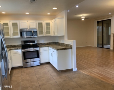 15252 N 100th Street - Photo Thumbnail 1