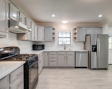 304 Oak Drive - Photo Thumbnail 8