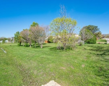304 Oak Drive - Photo Thumbnail 2
