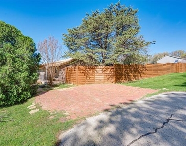 304 Oak Drive - Photo Thumbnail 1