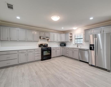 304 Oak Drive - Photo Thumbnail 7