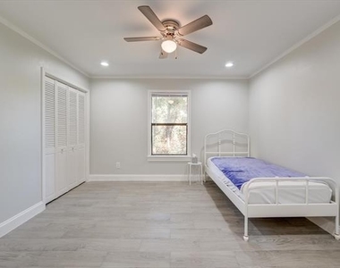 304 Oak Drive - Photo Thumbnail 19