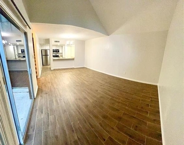 4637 Country Creek Drive - Photo Thumbnail 15