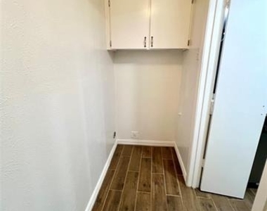 4637 Country Creek Drive - Photo Thumbnail 14