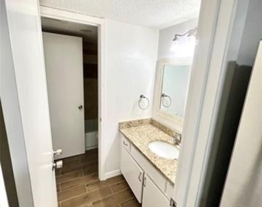 4637 Country Creek Drive - Photo Thumbnail 9
