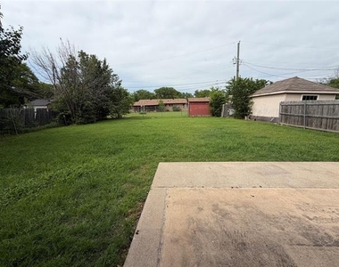 305 Lois Street - Photo Thumbnail 17