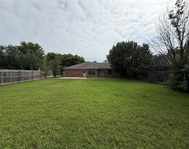 305 Lois Street - Photo Thumbnail 19