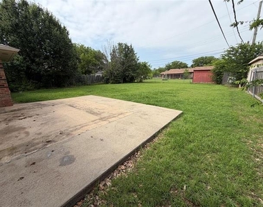 305 Lois Street - Photo Thumbnail 18