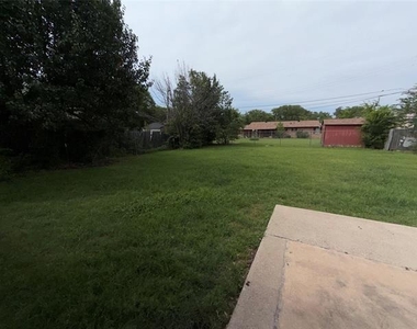 305 Lois Street - Photo Thumbnail 15