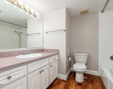 4848 N Woodmere Fairway -- - Photo Thumbnail 6