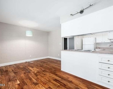 4848 N Woodmere Fairway -- - Photo Thumbnail 13
