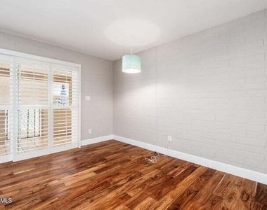 4848 N Woodmere Fairway -- - Photo Thumbnail 16