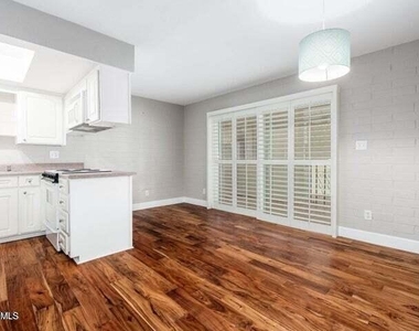 4848 N Woodmere Fairway -- - Photo Thumbnail 15