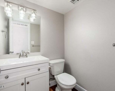 4848 N Woodmere Fairway -- - Photo Thumbnail 20