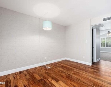 4848 N Woodmere Fairway -- - Photo Thumbnail 17