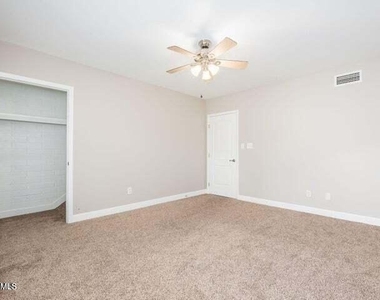 4848 N Woodmere Fairway -- - Photo Thumbnail 7