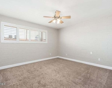 4848 N Woodmere Fairway -- - Photo Thumbnail 5