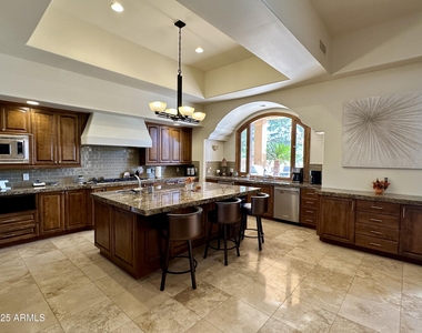 5711 W Linda Lane - Photo Thumbnail 4