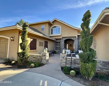 5711 W Linda Lane - Photo Thumbnail 2