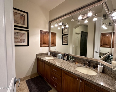 5711 W Linda Lane - Photo Thumbnail 14
