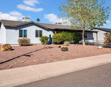 14446 N 40th Place - Photo Thumbnail 2