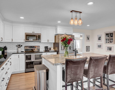 14446 N 40th Place - Photo Thumbnail 10