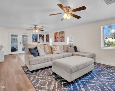 14446 N 40th Place - Photo Thumbnail 12