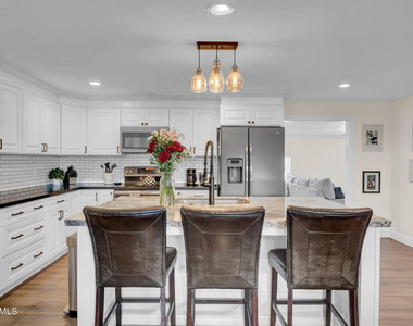 14446 N 40th Place - Photo Thumbnail 8