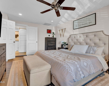 14446 N 40th Place - Photo Thumbnail 17