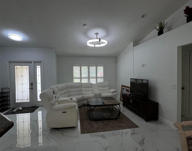 12403 N 87th St Street N - Photo Thumbnail 4