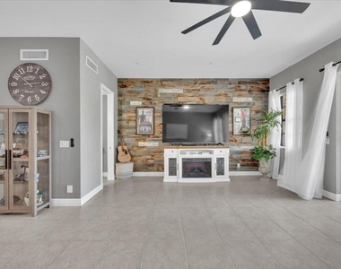 502 Del Sol Circle - Photo Thumbnail 6