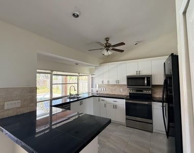 790 Se Ablett Lane - Photo Thumbnail 7